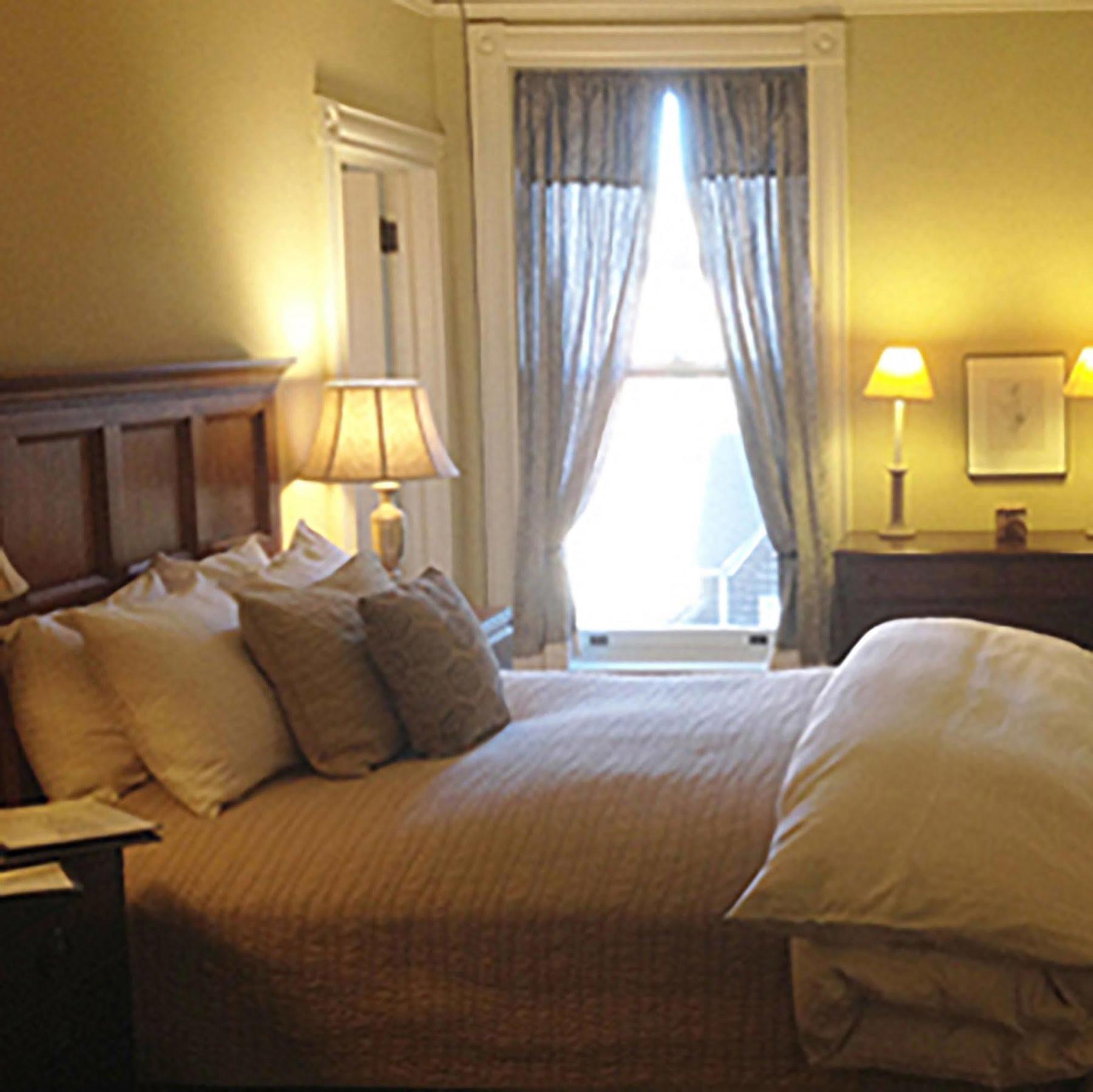Morgan State House Inn Олбані Екстер'єр фото